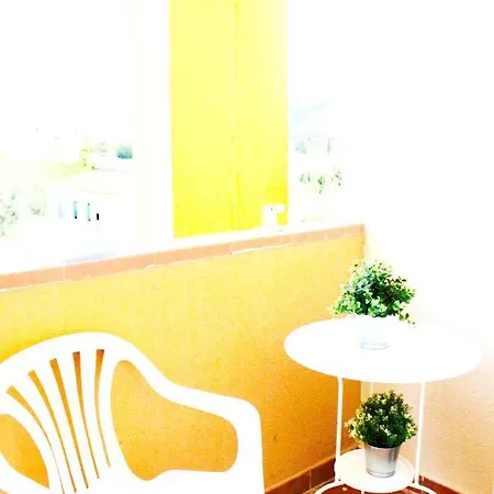 With Shared Pool In 40 M² Mountain View * Dénia